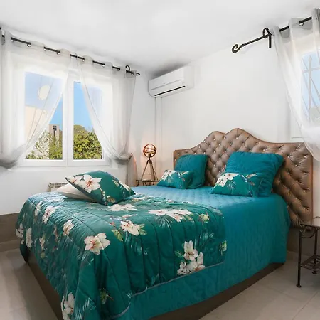 Complete Au Soleil D'azur Фрежюс